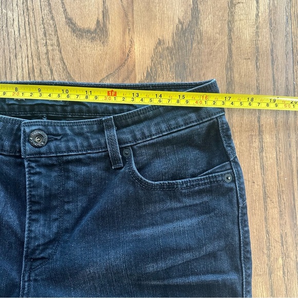 Levi’s Flatter & Flaunt Skinny Leg Black Denim Jeans Size 12 - Picture 4 of 15